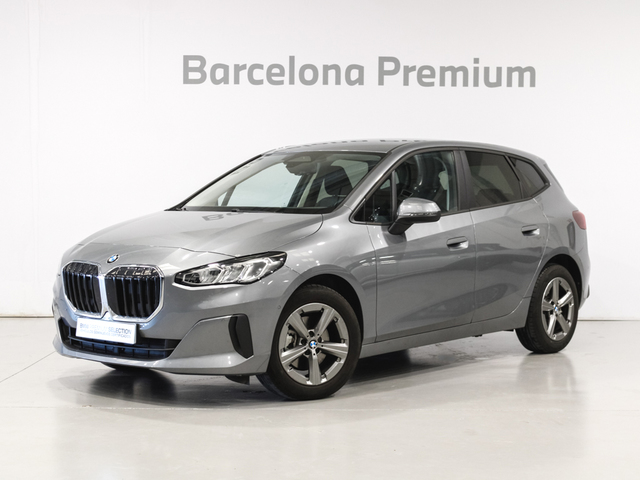 BMW Serie 2 218d Active Tourer color Gris. Año 2024. 110KW(150CV). Diésel. En concesionario Barcelona Premium -- GRAN VIA de Barcelona