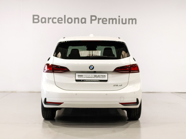 BMW Serie 2 218d Active Tourer color Blanco. Año 2024. 110KW(150CV). Diésel. En concesionario Barcelona Premium -- GRAN VIA de Barcelona