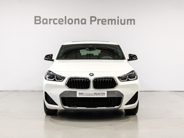 BMW X2 xDrive25e color Blanco. Año 2024. 162KW(220CV). Híbrido Electro/Gasolina. En concesionario Barcelona Premium -- GRAN VIA de Barcelona