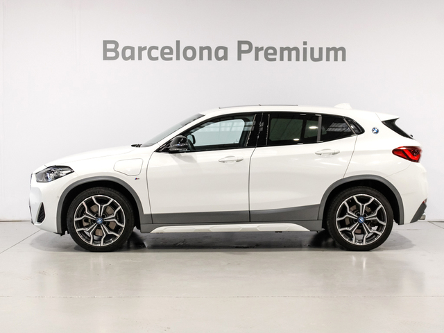 BMW X2 xDrive25e color Blanco. Año 2024. 162KW(220CV). Híbrido Electro/Gasolina. En concesionario Barcelona Premium -- GRAN VIA de Barcelona