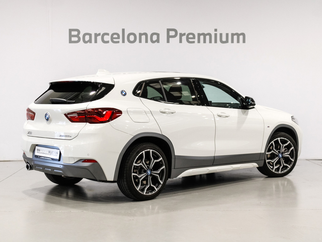 BMW X2 xDrive25e color Blanco. Año 2024. 162KW(220CV). Híbrido Electro/Gasolina. En concesionario Barcelona Premium -- GRAN VIA de Barcelona