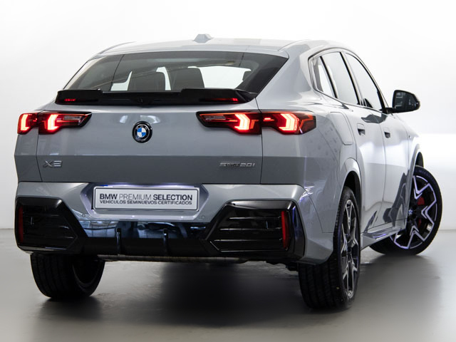 BMW X2 sDrive20i color Gris. Año 2024. 125KW(170CV). Gasolina. En concesionario Fuenteolid de Valladolid