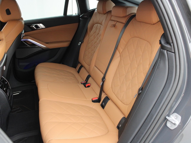 BMW X6 xDrive40d color Gris. Año 2024. 259KW(352CV). Diésel. En concesionario Augusta Aragon S.A. de Zaragoza