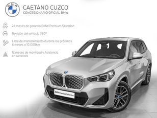 Fotos de BMW iX1 xDrive30 color Gris Plata. Año 2024. 230KW(313CV). Eléctrico. En concesionario Caetano Cuzco, Salvatierra de Madrid