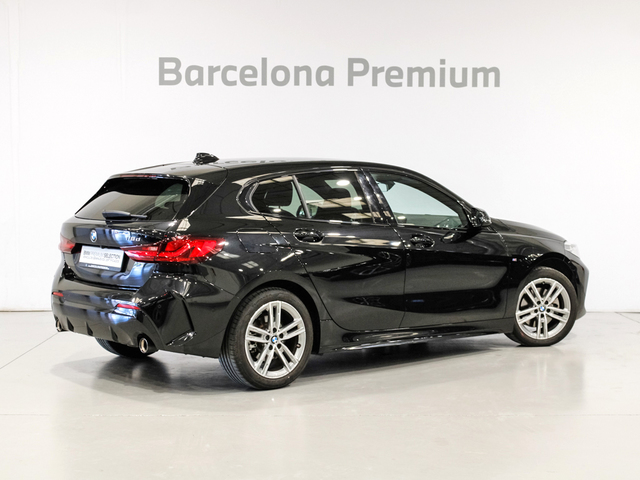 BMW Serie 1 118d color Negro. Año 2024. 110KW(150CV). Diésel. En concesionario Barcelona Premium -- GRAN VIA de Barcelona