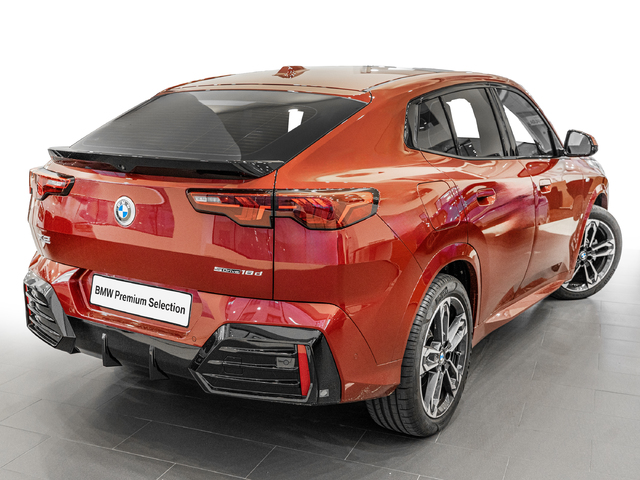 BMW X2 sDrive18d color Rojo. Año 2024. 110KW(150CV). Diésel. En concesionario Caetano Cuzco, Alcalá de Madrid