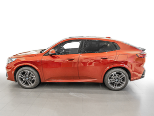 Fotos de BMW X2 sDrive18d color Rojo. Año 2024. 110KW(150CV). Diésel. En concesionario Caetano Cuzco, Alcalá de Madrid