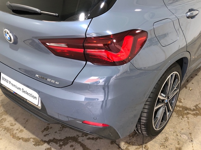 BMW X2 xDrive25e color Gris. Año 2020. 162KW(220CV). Híbrido Electro/Gasolina. En concesionario Movilnorte El Carralero de Madrid