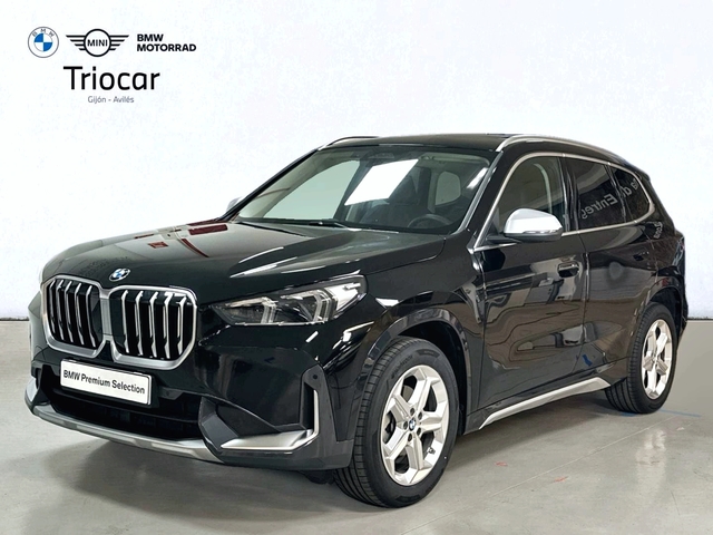 BMW X1 sDrive18d color Negro. Año 2024. 110KW(150CV). Diésel. En concesionario Triocar Gijón (Bmw y Mini) de Asturias