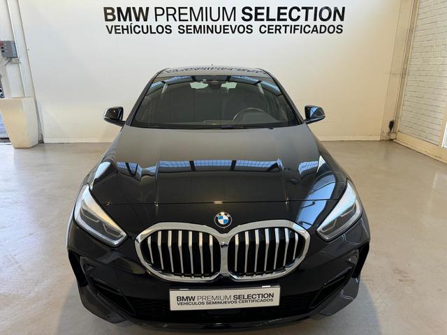 BMW Serie 1 118i color Negro. Año 2020. 103KW(140CV). Gasolina. En concesionario Lurauto Gipuzkoa de Guipuzcoa