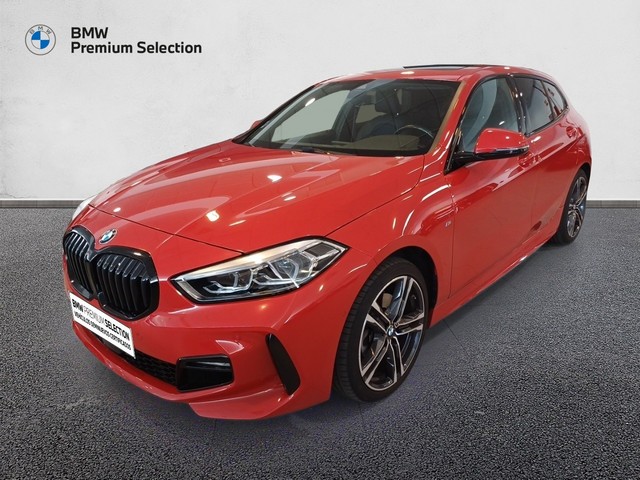 BMW Serie 1 118i color Rojo. Año 2023. 103KW(140CV). Gasolina. En concesionario Marmotor de Las Palmas