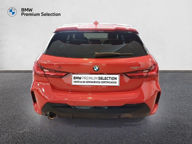 BMW Serie 1 118i color Rojo. Año 2023. 103KW(140CV). Gasolina. En concesionario Marmotor de Las Palmas