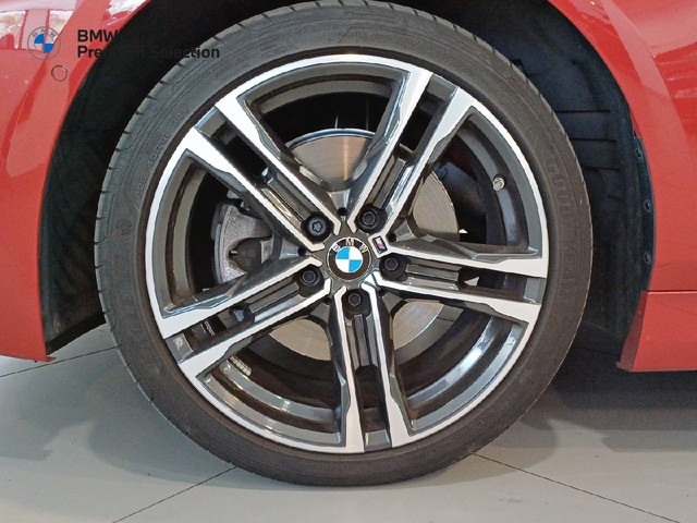 BMW Serie 1 118i color Rojo. Año 2023. 103KW(140CV). Gasolina. En concesionario Marmotor de Las Palmas