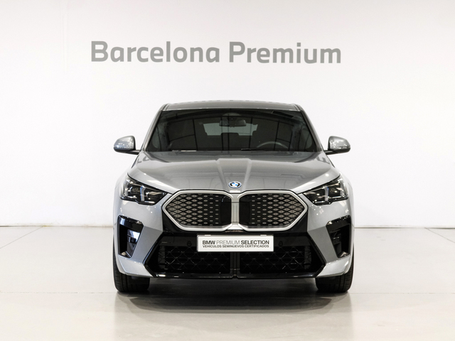 BMW iX2 eDrive20 color Gris. Año 2024. 150KW(204CV). Eléctrico. En concesionario Barcelona Premium -- GRAN VIA de Barcelona