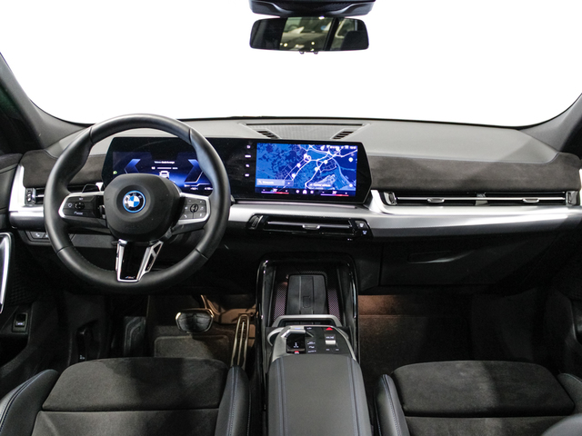 BMW iX2 eDrive20 color Gris. Año 2024. 150KW(204CV). Eléctrico. En concesionario Barcelona Premium -- GRAN VIA de Barcelona
