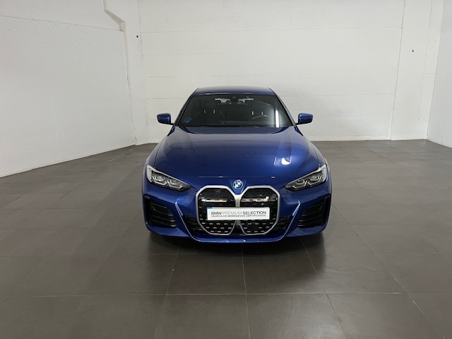 BMW i4 eDrive40 color Azul. Año 2022. 250KW(340CV). Eléctrico. En concesionario Amiocar S.A. de Coruña