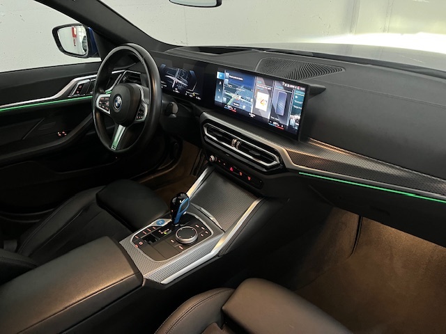 BMW i4 eDrive40 color Azul. Año 2022. 250KW(340CV). Eléctrico. En concesionario Amiocar S.A. de Coruña