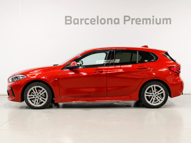 BMW Serie 1 118d color Rojo. Año 2024. 110KW(150CV). Diésel. En concesionario Barcelona Premium -- GRAN VIA de Barcelona