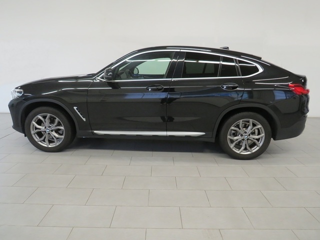 BMW X4 xDrive20d color Negro. Año 2021. 140KW(190CV). Diésel. En concesionario Lugauto S.A. de Lugo