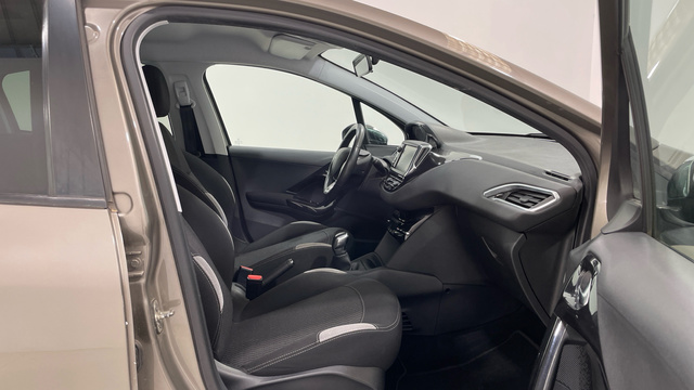 Peugeot 208 PureTech 82 - 7