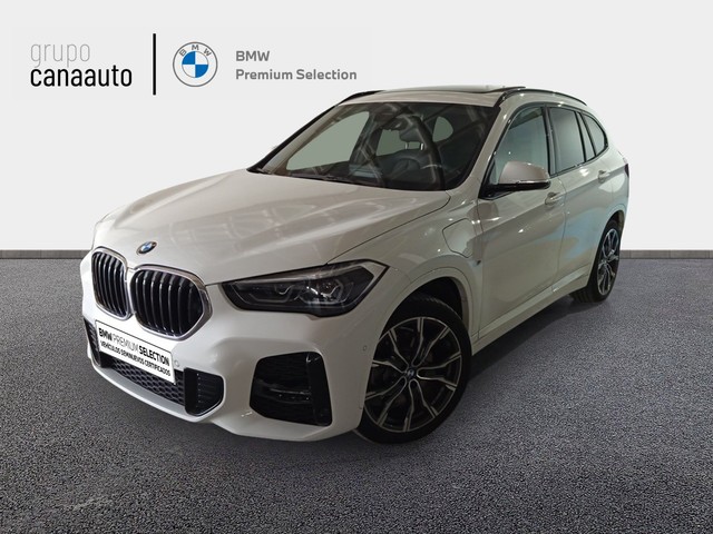 BMW X1 xDrive25e color Blanco. Año 2020. 162KW(220CV). Híbrido Electro/Gasolina. En concesionario CANAAUTO - TACO de Sta. C. Tenerife