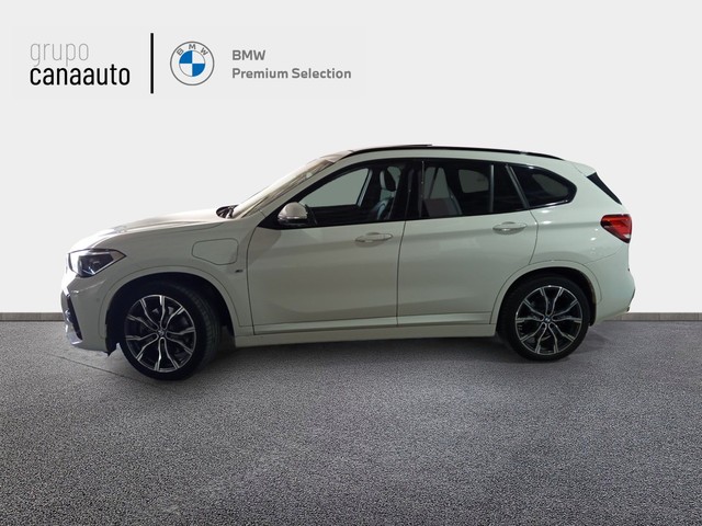 BMW X1 xDrive25e color Blanco. Año 2020. 162KW(220CV). Híbrido Electro/Gasolina. En concesionario CANAAUTO - TACO de Sta. C. Tenerife