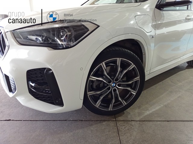 BMW X1 xDrive25e color Blanco. Año 2020. 162KW(220CV). Híbrido Electro/Gasolina. En concesionario CANAAUTO - TACO de Sta. C. Tenerife