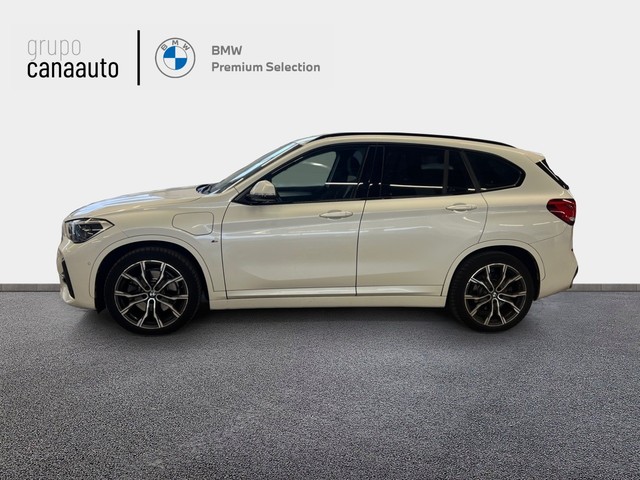 BMW X1 xDrive25e color Blanco. Año 2020. 162KW(220CV). Híbrido Electro/Gasolina. En concesionario CANAAUTO - TACO de Sta. C. Tenerife