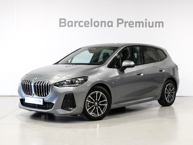 BMW Serie 2 218d Active Tourer color Gris. Año 2023. 110KW(150CV). Diésel. En concesionario Barcelona Premium -- GRAN VIA de Barcelona