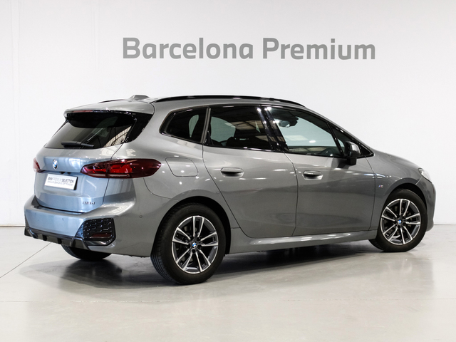 BMW Serie 2 218d Active Tourer color Gris. Año 2023. 110KW(150CV). Diésel. En concesionario Barcelona Premium -- GRAN VIA de Barcelona