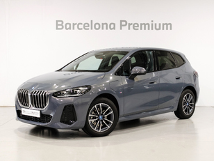 Fotos de BMW Serie 2 225e Active Tourer color Gris. Año 2024. 180KW(245CV). Híbrido Electro/Gasolina. En concesionario Barcelona Premium -- GRAN VIA de Barcelona