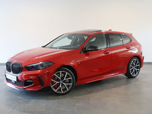 Fotos de BMW Serie 1 118d color Rojo. Año 2023. 110KW(150CV). Diésel. En concesionario Autogal de Ourense