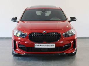 Fotos de BMW Serie 1 118d color Rojo. Año 2023. 110KW(150CV). Diésel. En concesionario Autogal de Ourense