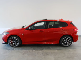 Fotos de BMW Serie 1 118d color Rojo. Año 2023. 110KW(150CV). Diésel. En concesionario Autogal de Ourense