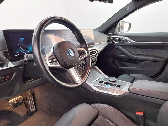 BMW i4 eDrive40 color Negro. Año 2023. 250KW(340CV). Eléctrico. En concesionario Proa Premium Palma de Baleares