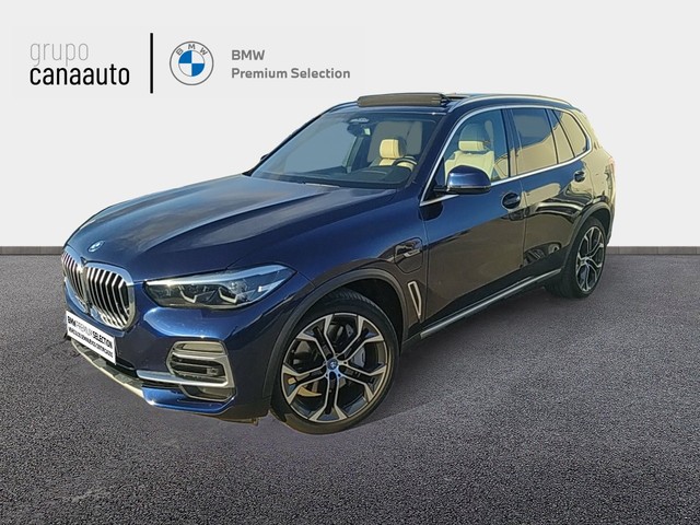 BMW X5 xDrive45e color Azul. Año 2022. 290KW(394CV). Híbrido Electro/Gasolina. En concesionario CANAAUTO - TACO de Sta. C. Tenerife