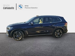 Fotos de BMW X5 xDrive45e color Azul. Año 2022. 290KW(394CV). Híbrido Electro/Gasolina. En concesionario CANAAUTO - TACO de Sta. C. Tenerife