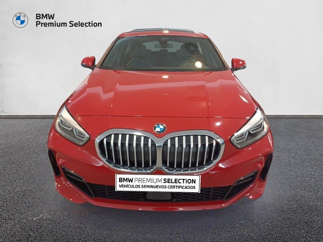 BMW Serie 1 118i color Rojo. Año 2023. 103KW(140CV). Gasolina. En concesionario Marmotor de Las Palmas