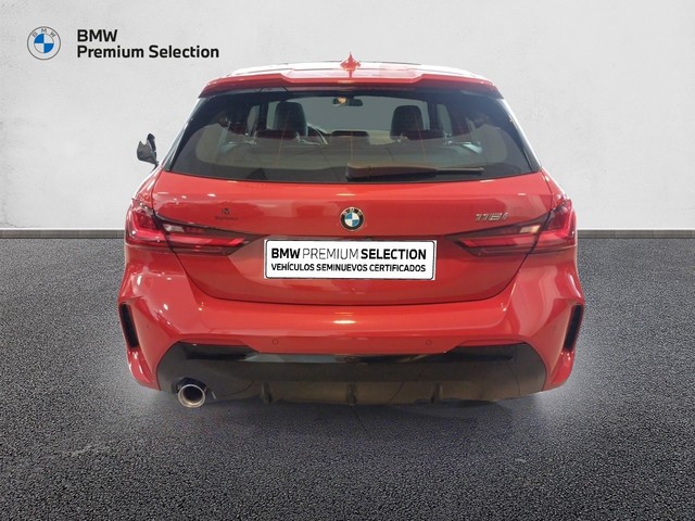 BMW Serie 1 118i color Rojo. Año 2023. 103KW(140CV). Gasolina. En concesionario Marmotor de Las Palmas