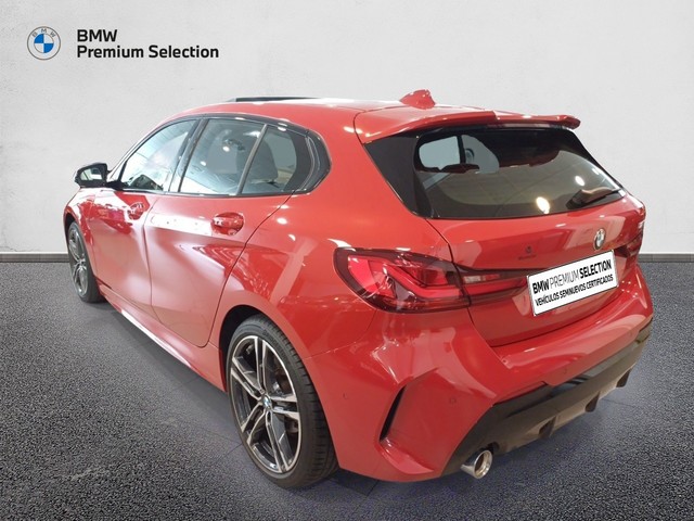 BMW Serie 1 118i color Rojo. Año 2023. 103KW(140CV). Gasolina. En concesionario Marmotor de Las Palmas