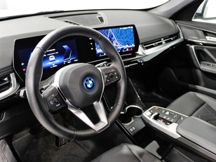 BMW iX1 xDrive30 color Blanco. Año 2024. 230KW(313CV). Eléctrico. En concesionario Barcelona Premium -- GRAN VIA de Barcelona