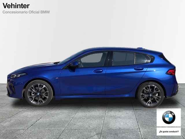 BMW Serie 1 120d color Azul. Año 2024. 120KW(163CV). Diésel. En concesionario Momentum S.A. de Madrid