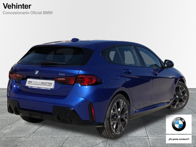 BMW Serie 1 120d color Azul. Año 2024. 120KW(163CV). Diésel. En concesionario Momentum S.A. de Madrid