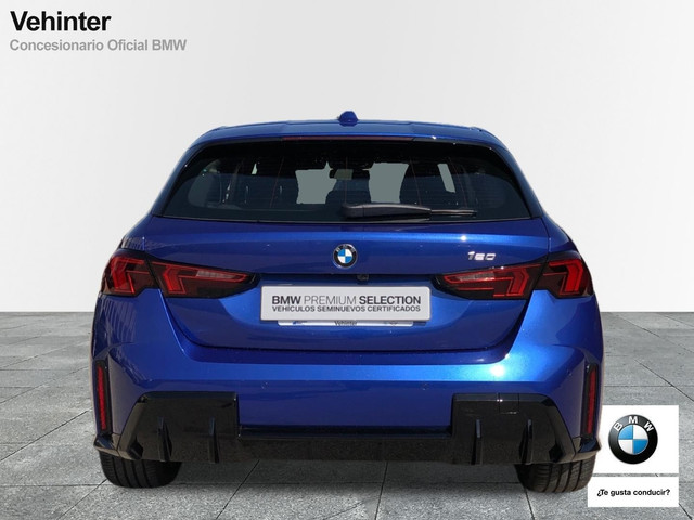 BMW Serie 1 120d color Azul. Año 2024. 120KW(163CV). Diésel. En concesionario Momentum S.A. de Madrid