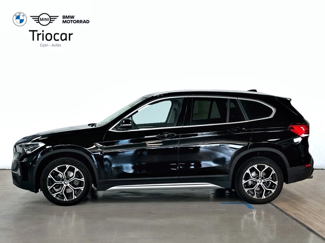 BMW X1 sDrive18d color Negro. Año 2020. 110KW(150CV). Diésel. En concesionario Triocar Gijón (Bmw y Mini) de Asturias