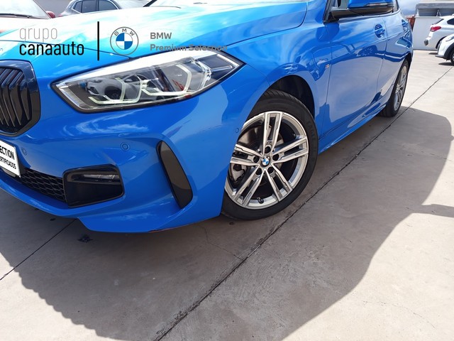 BMW Serie 1 118d color Azul. Año 2024. 110KW(150CV). Diésel. En concesionario RAC MAS MOTOR de Sta. C. Tenerife