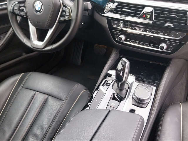 BMW Serie 5 520d color Gris. Año 2019. 140KW(190CV). Diésel. En concesionario San Rafael Motor, S.L. de Córdoba