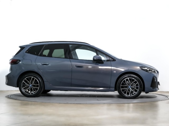 BMW Serie 2 225e Active Tourer color Gris. Año 2023. 180KW(245CV). Híbrido Electro/Gasolina. En concesionario Oliva Motor Tarragona de Tarragona