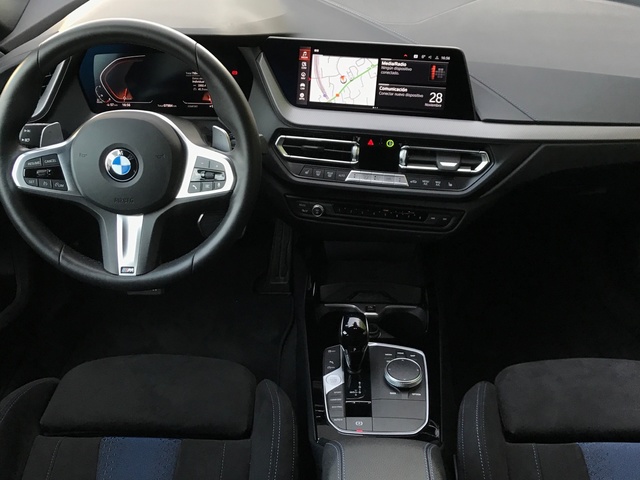 BMW Serie 2 220d Gran Coupe color Blanco. Año 2024. 140KW(190CV). Diésel. En concesionario Celtamotor Pontevedra de Pontevedra