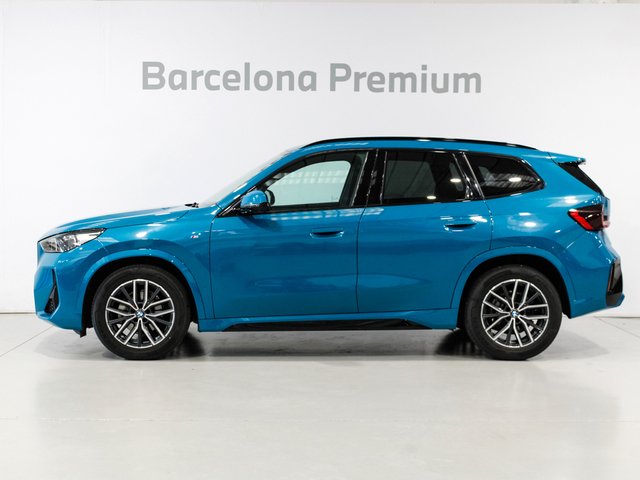 BMW X1 sDrive18d color Azul. Año 2023. 110KW(150CV). Diésel. En concesionario Barcelona Premium -- GRAN VIA de Barcelona